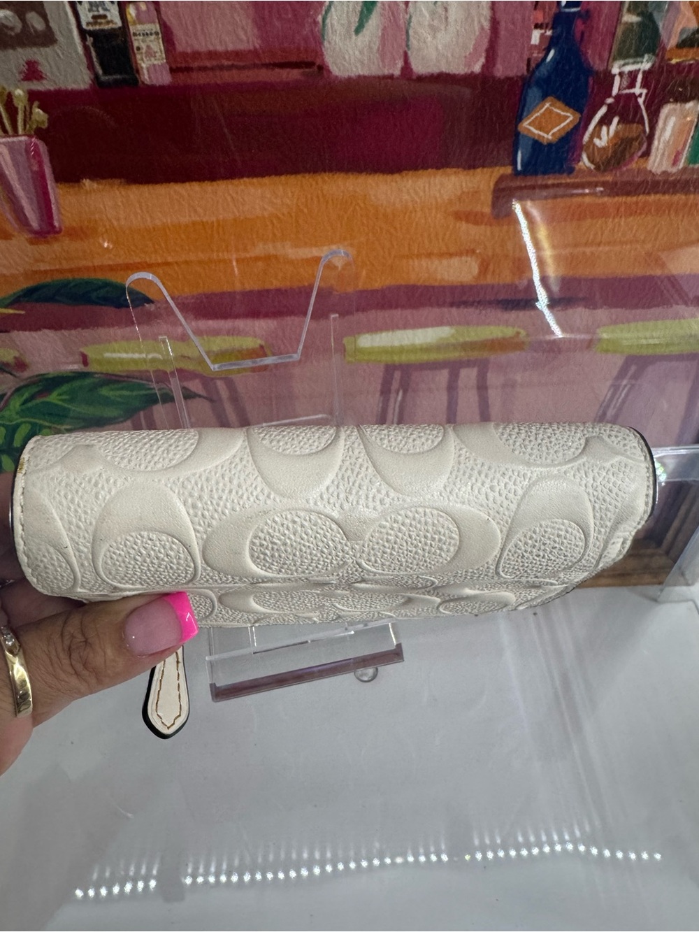 Like NEW Coach White Signature Embossed Winter Wallet with Gold Hardware - Picture 6 of 6